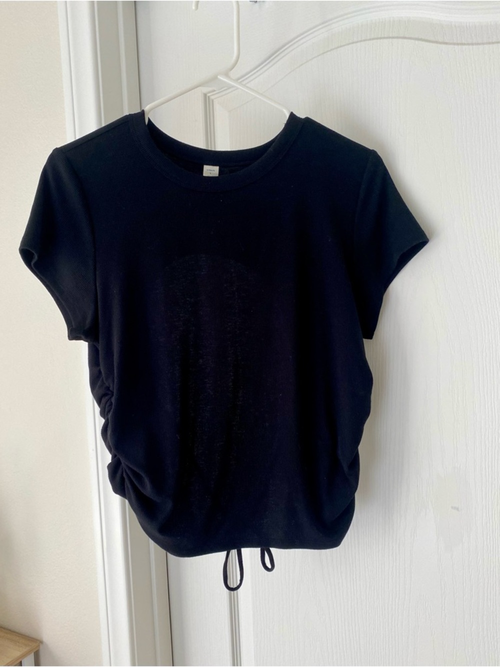 Old Navy Black Short-Sleeve Ruched open back  Tee